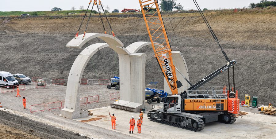 Lifting a roof segment for the Greatworth Green Tunnel