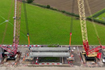 Thumbnail 6 of First deck beams lifted into place at Thame Valley Viaduct