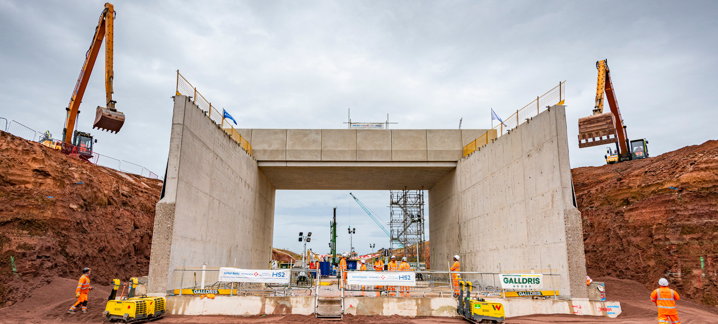 An image of HS2's third huge bridge drive completed in 2 weeks (under Coventry to Leamington Spa railway).